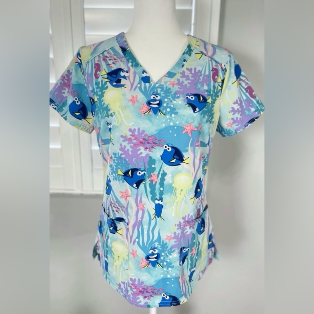 Dory Finding Nemo PIXAR Scrub top Women Size S Colorful Pediatrics Dental‎ shirt
